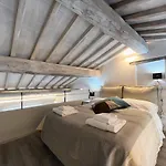 Kami-Central Beautiful Apartment Over The Roofs